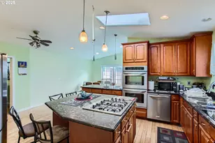 9042 N Chautauqua Pl, Portland, OR 97217 - Photo 12