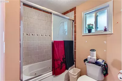 9042 N Chautauqua Pl, Portland, OR 97217 - Photo 18