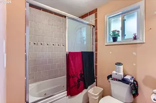 9042 N Chautauqua Pl, Portland, OR 97217 - Photo 18