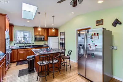 9042 N Chautauqua Pl, Portland, OR 97217 - Photo 10