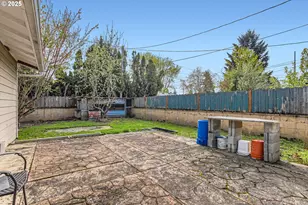 9042 N Chautauqua Pl, Portland, OR 97217 - Photo 26