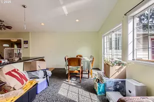 9042 N Chautauqua Pl, Portland, OR 97217 - Photo 14