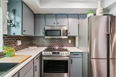 2818 Treetop Ln, West Linn, OR 97068 - Photo 4