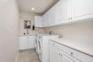 500 NW Pacific Grove Dr, Beaverton, OR 97006 - Photo 24