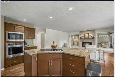 16323 NE Eugene Ct, Portland, OR 97230 - Photo 8