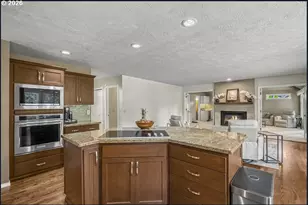 16323 NE Eugene Ct, Portland, OR 97230 - Photo 8