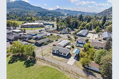 200 Hedrick Creek Ave, Drain, OR 97435 - Photo 44