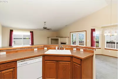 912 Edinburgh Ct, Kelso, WA 98626 - Photo 12