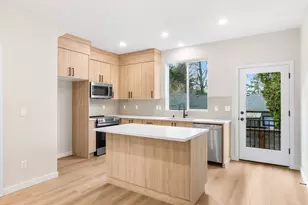 8624 SW 21st Ave, Portland, OR 97219 - Photo 4