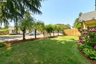 307 W 2nd St, Newberg, OR 97132 - Photo 4