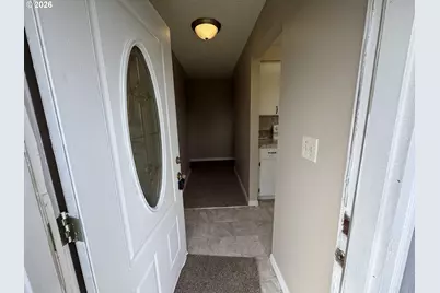 2421 32nd Ave, Longview, WA 98632 - Photo 2
