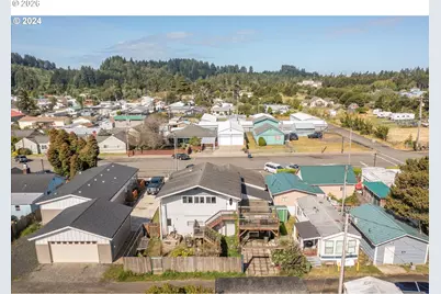 160 N 8th St, Lakeside, OR 97449 - Photo 28