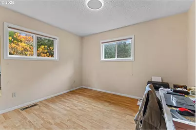 93521 Pleasant Valley Ln, Myrtle Point, OR 97458 - Photo 20