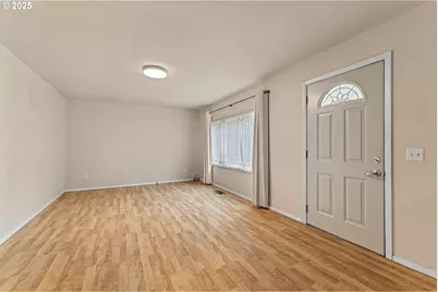 93521 Pleasant Valley Ln, Myrtle Point, OR 97458 - Photo 12