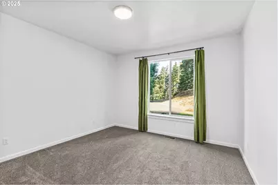 2187 E Madison Ave, Cottage Grove, OR 97424 - Photo 16