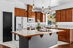 2187 E Madison Ave, Cottage Grove, OR 97424 - Photo 4