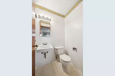 16910 SE Morrison Ct, Portland, OR 97233 - Photo 20