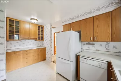 16910 SE Morrison Ct, Portland, OR 97233 - Photo 14