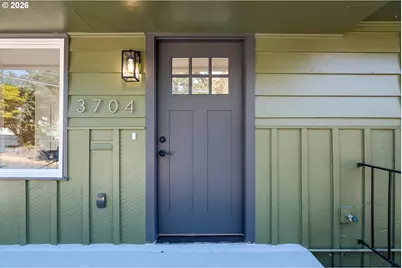 3704 SE Raymond St, Portland, OR 97202 - Photo 2