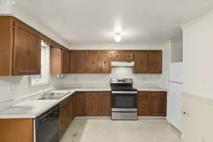 10249 N Tyler Ave, Portland, OR 97203 - Photo 12