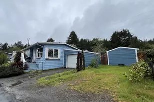 98825 Pleasant Hill Dr, Brookings, OR 97415 - Photo 2