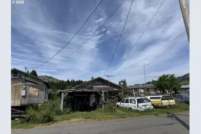 320 W Cedar St, Powers, OR 97466 - Photo 2