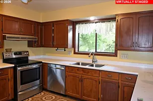 821 Paradise Ln, Brookings, OR 97415 - Photo 8