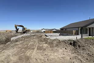 613 Grant St, Umatilla, OR 97882 - Photo 2