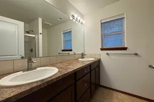 2013 NW Bella Vista Dr, Gresham, OR 97030 - Photo 14