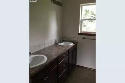 2013 NW Bella Vista Dr, Gresham, OR 97030 - Photo 16