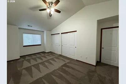 2013 NW Bella Vista Dr, Gresham, OR 97030 - Photo 12