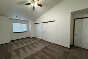 2013 NW Bella Vista Dr, Gresham, OR 97030 - Photo 12