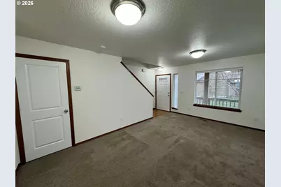 2013 NW Bella Vista Dr, Gresham, OR 97030 - Photo 10