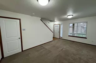 2013 NW Bella Vista Dr, Gresham, OR 97030 - Photo 10