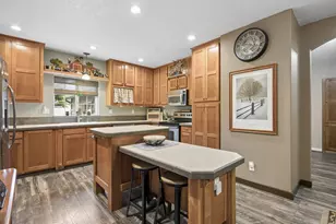 24683 E Cedar Hill Pl, Welches, OR 97067 - Photo 12