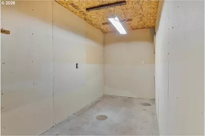 365 SW 7th Ave, Mill City, OR 97360 - Photo 32