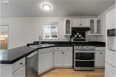 365 SW 7th Ave, Mill City, OR 97360 - Photo 10