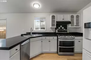 365 SW 7th Ave, Mill City, OR 97360 - Photo 10