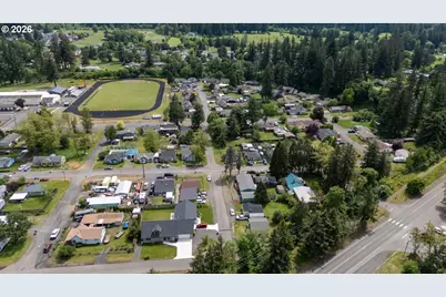 365 SW 7th Ave, Mill City, OR 97360 - Photo 42