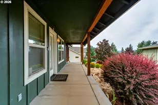 1620 Samuel Dr, Cottage Grove, OR 97424 - Photo 4