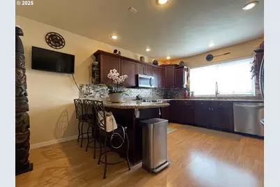 1584 NW Avery St, Roseburg, OR 97471 - Photo 12