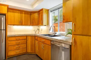 2727 NW Upshur St, Portland, OR 97210 - Photo 8