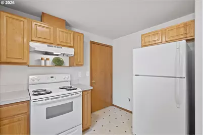 13034 SE Sherman St, Portland, OR 97233 - Photo 12