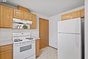 13034 SE Sherman St, Portland, OR 97233 - Photo 12