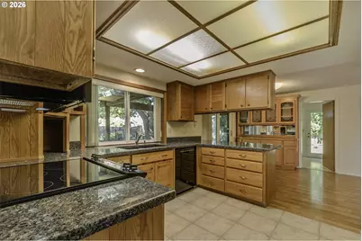 5751 NE Haystack St, Hillsboro, OR 97124 - Photo 8
