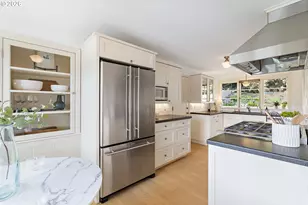 2430 Summit Ct, Lake Oswego, OR 97034 - Photo 16