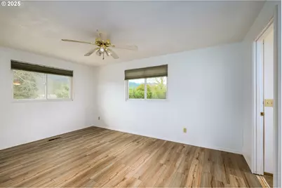 125 Susan St, Myrtle Creek, OR 97457 - Photo 8