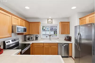 821 E Henry Rd, Newberg, OR 97132 - Photo 8