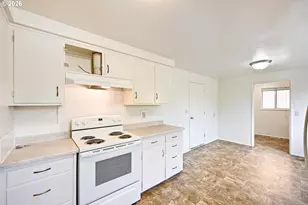 2562 Dover Dr, Eugene, OR 97404 - Photo 14