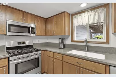 376 NW Jason Ct, Hillsboro, OR 97124 - Photo 8